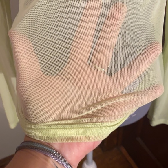 ⚡️⚡️5/$20 🌹Wild fable lime green sheer top size medium🌹 - Picture 4 of 9